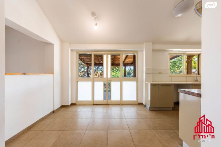 בית פרטי/ קוטג', מולדת