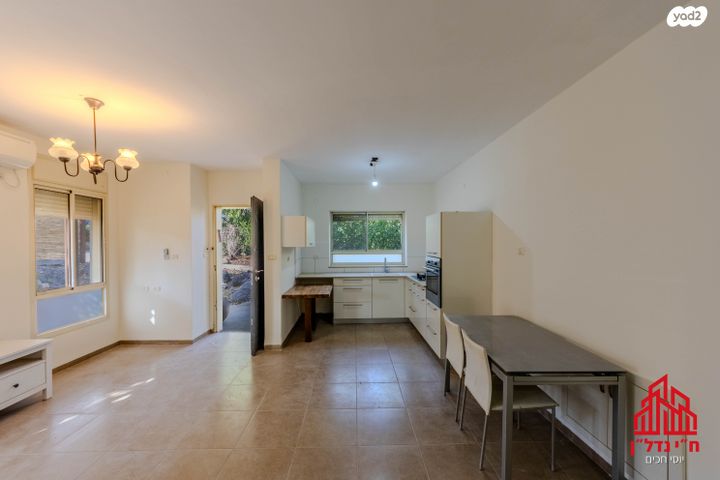 בית פרטי/ קוטג', מולדת