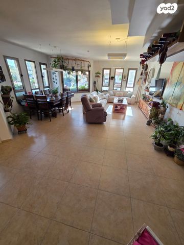 דו משפחתי, נאות הראשונים, מזכרת בתיה