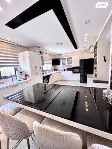 דו משפחתי, סנסן, צור הדסה