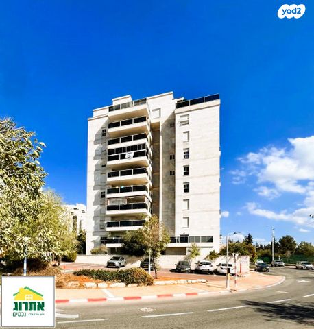 דירה, נחל אלכסנדר, צור יצחק