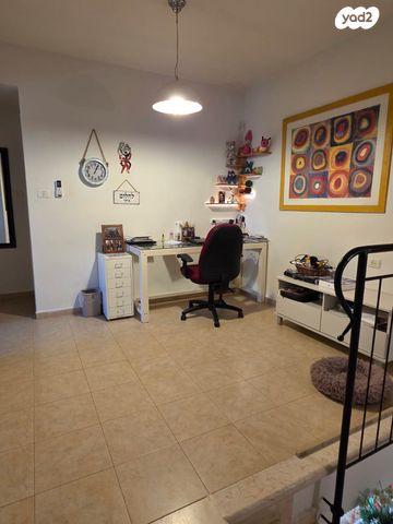 דו משפחתי, נאות הראשונים, מזכרת בתיה