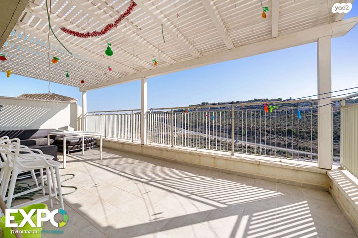 דופלקס, גפן 8, לשם, עלי זהב