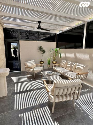 דו משפחתי, סנסן, צור הדסה