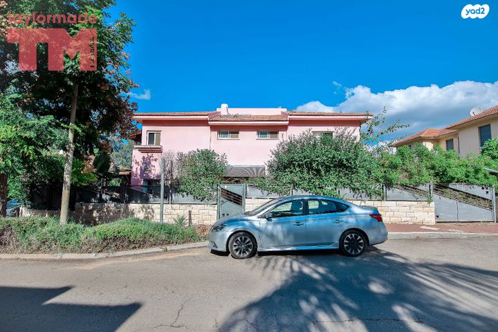 דו משפחתי, פרדס חנה כרכור