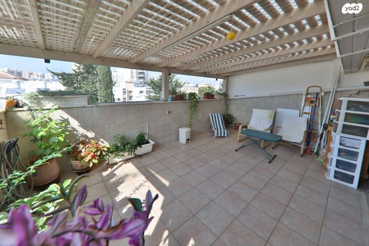 גג/ פנטהאוז, שדרות וייצמן 57, קרית מוצקין