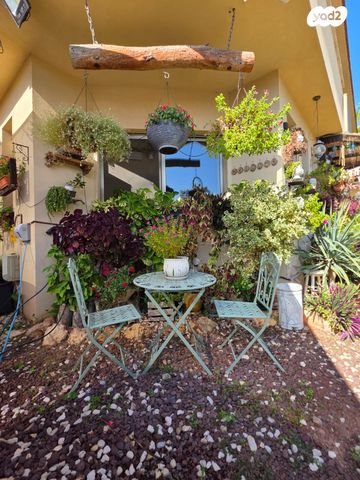 דו משפחתי, נאות הראשונים, מזכרת בתיה