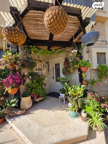 דו משפחתי, נאות הראשונים, מזכרת בתיה