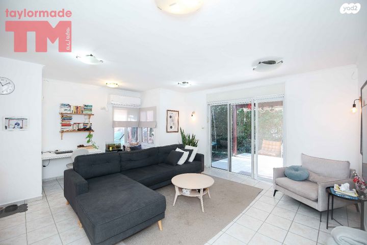 דו משפחתי, פרדס חנה כרכור