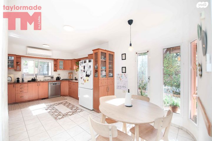 דו משפחתי, פרדס חנה כרכור