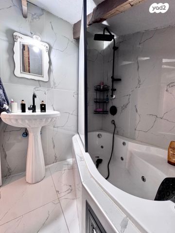 דו משפחתי, סנסן, צור הדסה