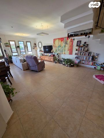 דו משפחתי, נאות הראשונים, מזכרת בתיה