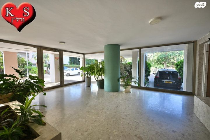 דירה, יהושע גיבשטיין, מישור הנוף, ראשון לציון