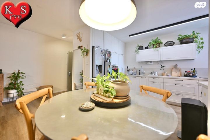 דירה, יהושע גיבשטיין, מישור הנוף, ראשון לציון