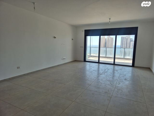 דירה, אמנון ליפקין שחק, נוף הטיילת, נתניה