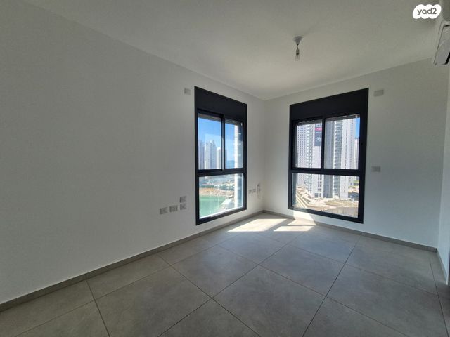 דירה, אמנון ליפקין שחק, נוף הטיילת, נתניה