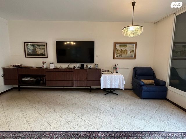 דירה, משה שרת, תל אביב יפו