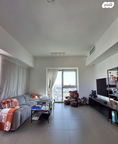 דרך מנחם בגין 150