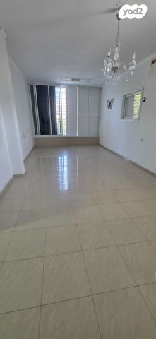 דירה, שלושת החיצים, קרית שלום, תל אביב יפו