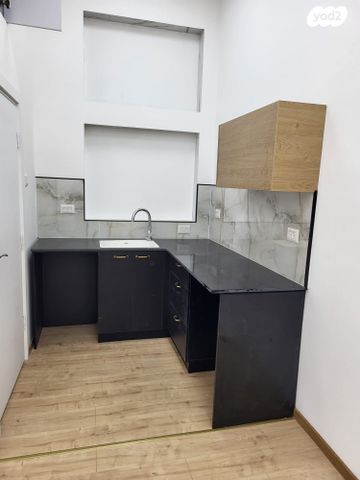 חנויות/ שטח מסחרי, רוטשילד 4, רמב"ם, ראשון לציון