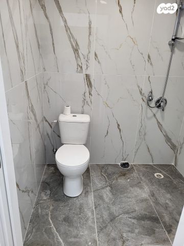 חנויות/ שטח מסחרי, רוטשילד 4, רמב"ם, ראשון לציון