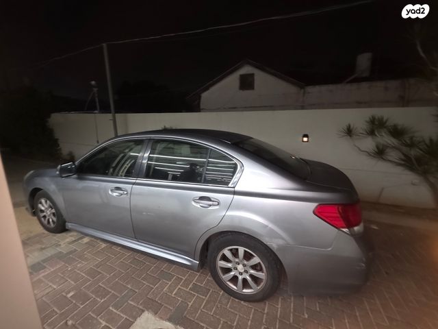 סובארו B4/לגאסי