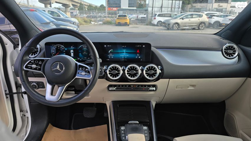 מודעת רכב מרצדס-בנץ EQA