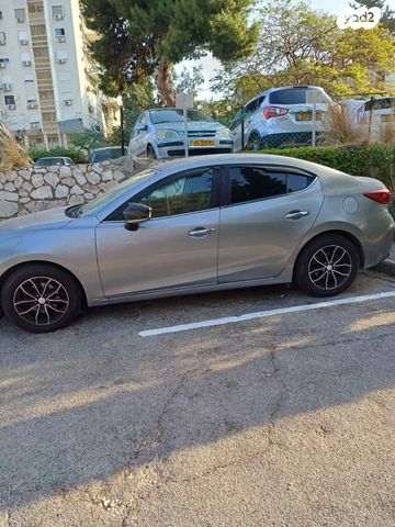 מודעת רכב מאזדה 3