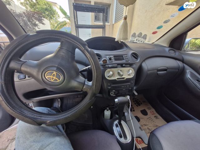 טויוטה יאריס