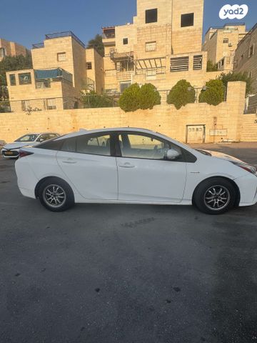 טויוטה פריוס