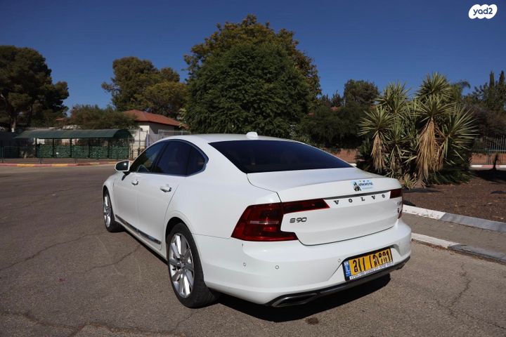 וולוו S90