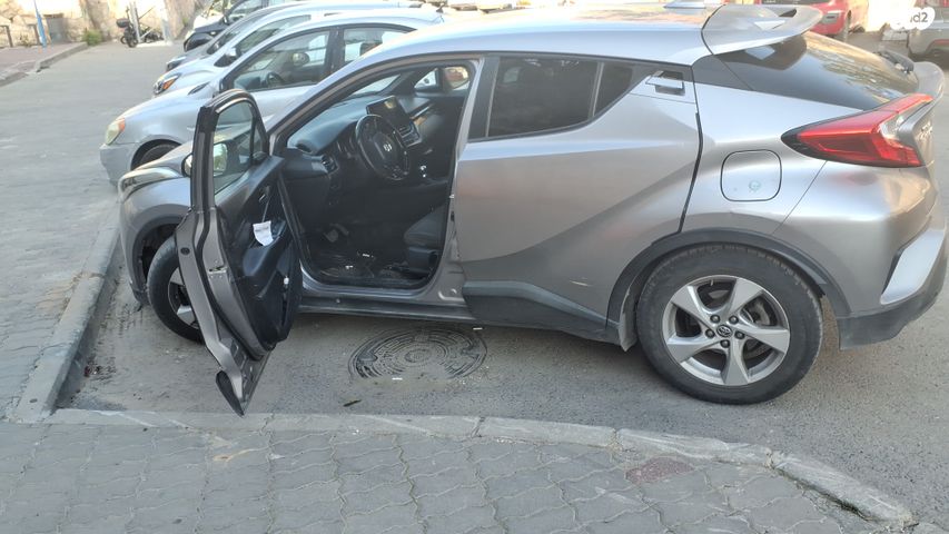 מודעת רכב טויוטה C-HR