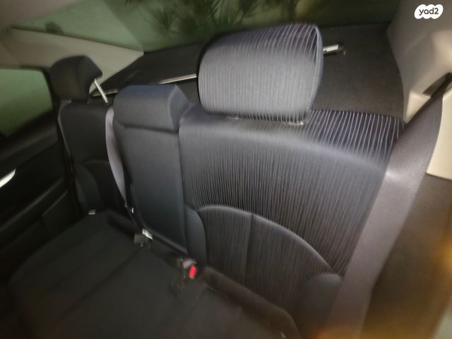 סובארו B4/לגאסי