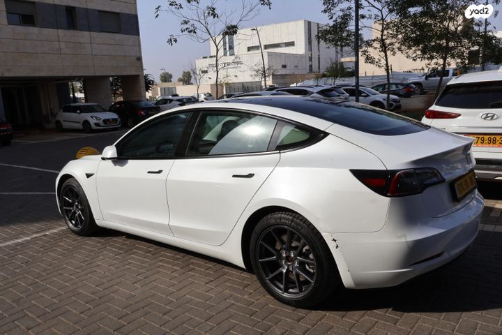 מודעת רכב טסלה מודל 3