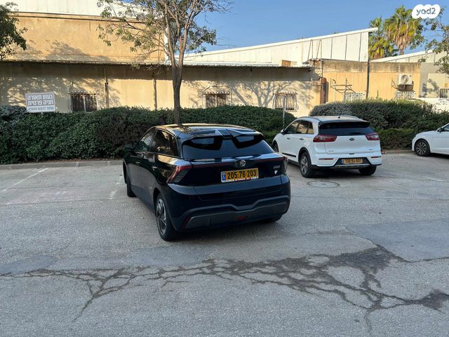 מודעת רכב אם ג'י MG4