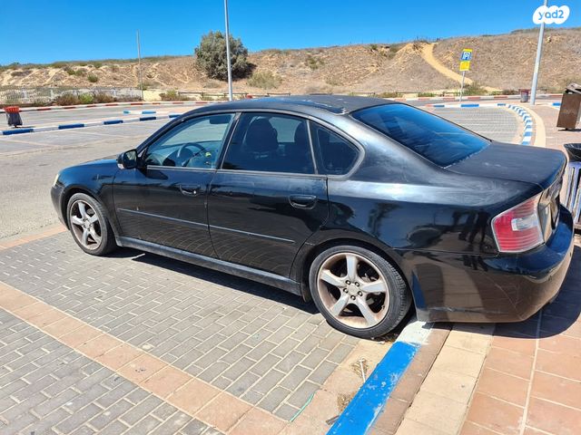 סובארו B4/לגאסי