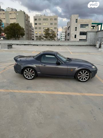 מודעת רכב מאזדה MX-5