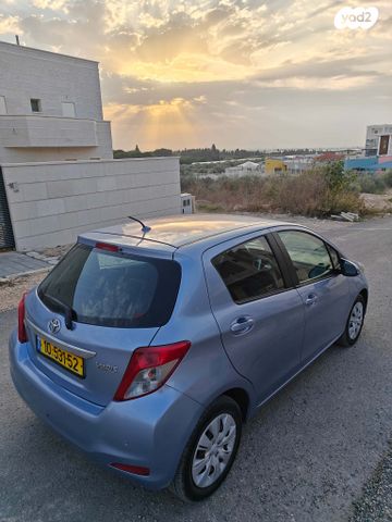 טויוטה יאריס