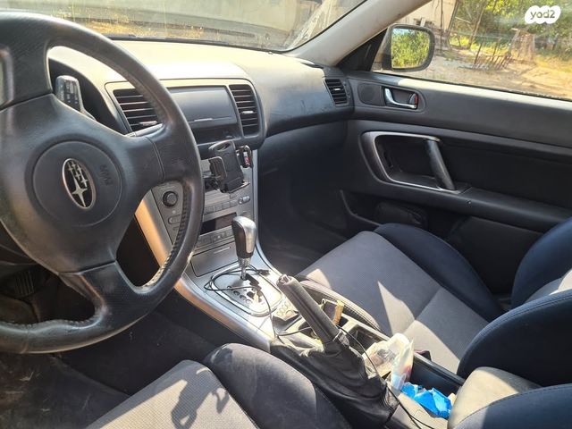 סובארו B4/לגאסי