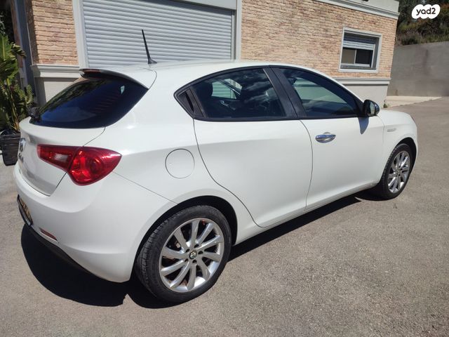 אלפא רומיאו ג'ולייטה