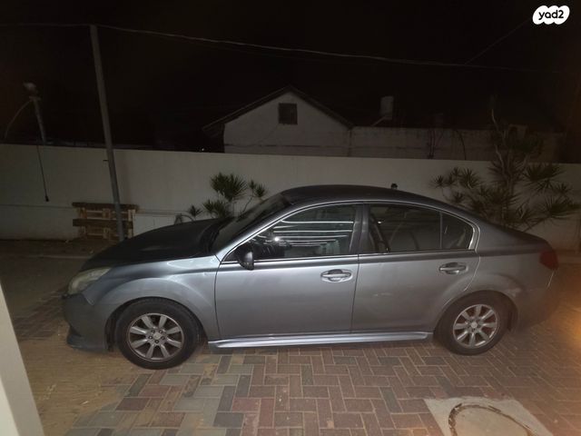 סובארו B4/לגאסי