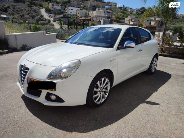 מודעת רכב אלפא רומיאו ג'ולייטה