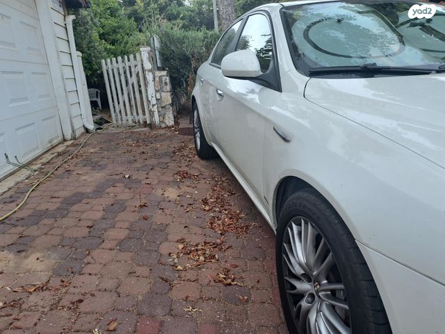 מודעת רכב אלפא רומיאו 159