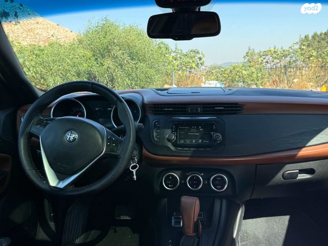 אלפא רומיאו ג'ולייטה