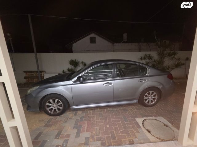 סובארו B4/לגאסי