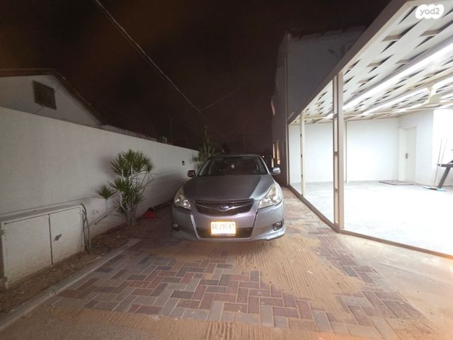 סובארו B4/לגאסי