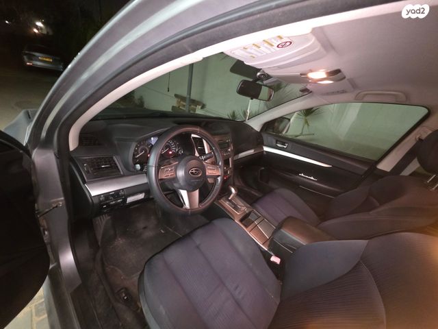 סובארו B4/לגאסי