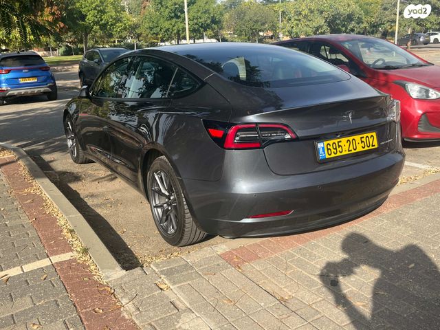 מודעת רכב טסלה מודל 3