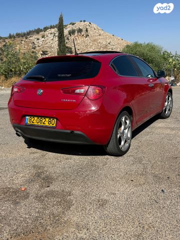 מודעת רכב אלפא רומיאו ג'ולייטה