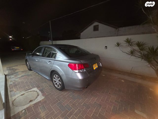 סובארו B4/לגאסי